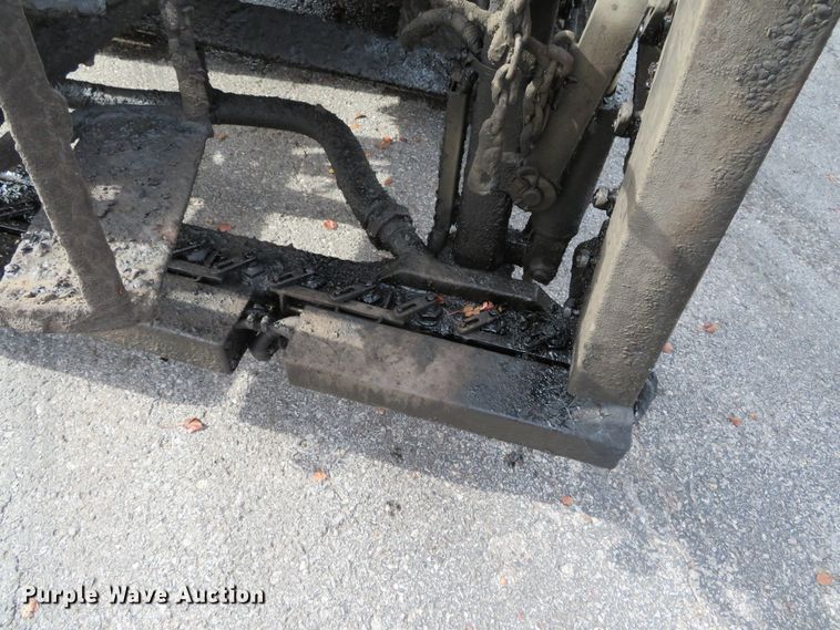 image for item DH0520 1997 International 4900  oil distributor truck