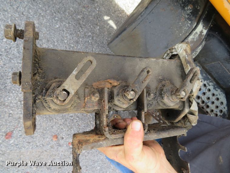 image for item DH0520 1997 International 4900  oil distributor truck