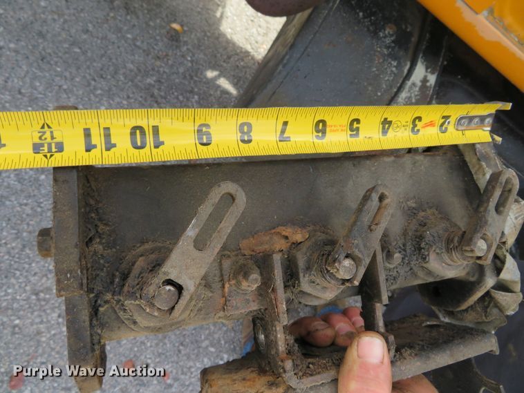 image for item DH0520 1997 International 4900  oil distributor truck