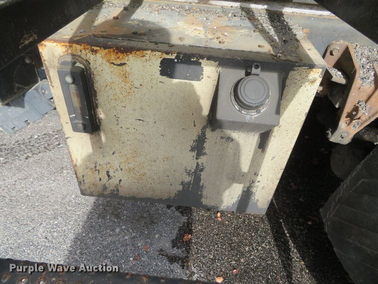 image for item DH0520 1997 International 4900  oil distributor truck