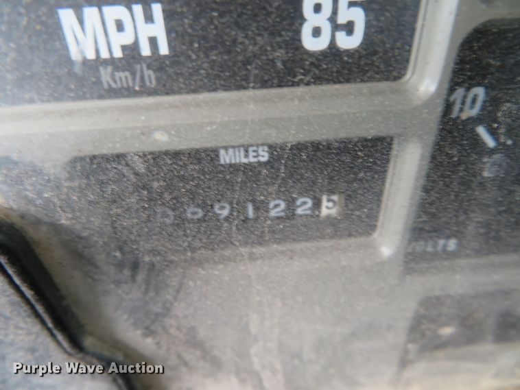 image for item DH0520 1997 International 4900  oil distributor truck