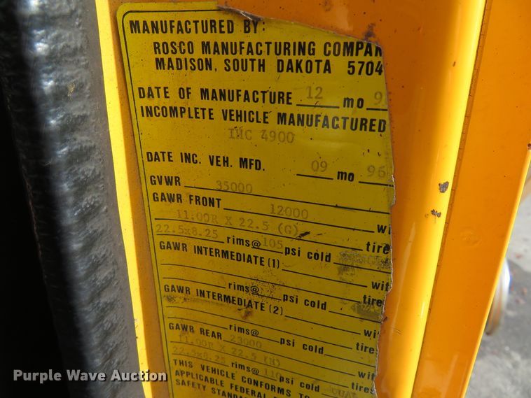 image for item DH0520 1997 International 4900  oil distributor truck