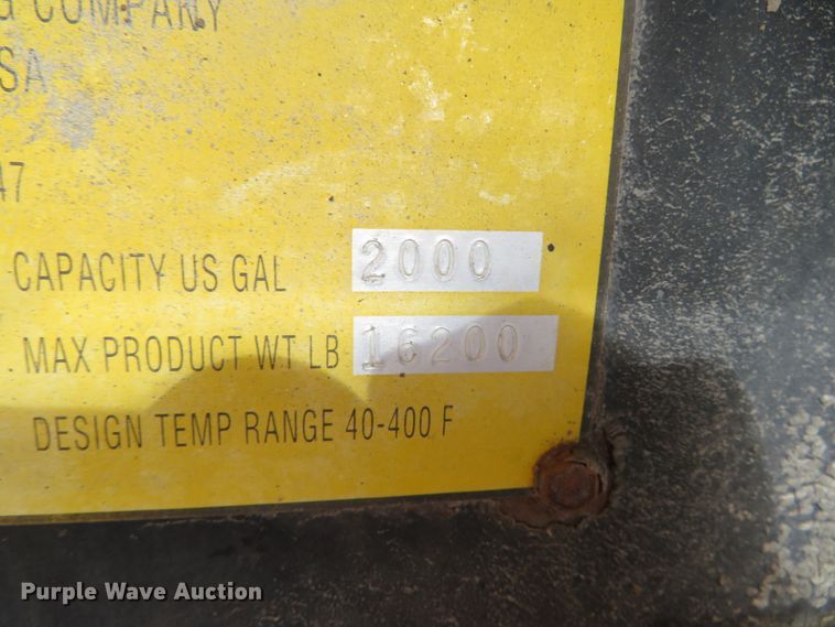 image for item DH0520 1997 International 4900  oil distributor truck