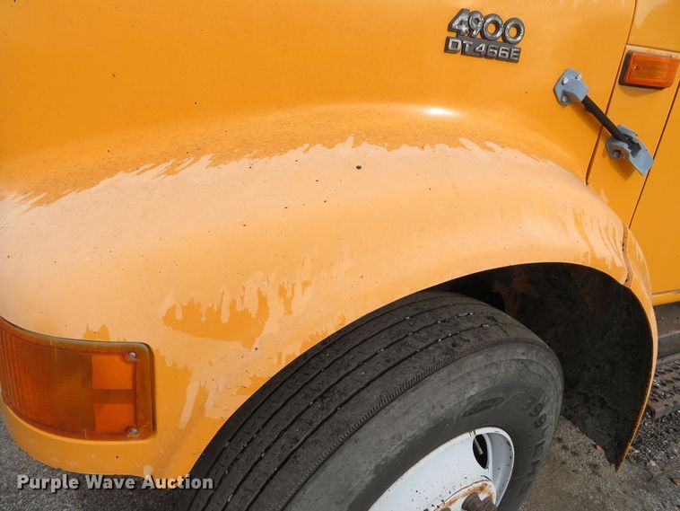 image for item DH0521 1998 International 4900  oil distributor truck