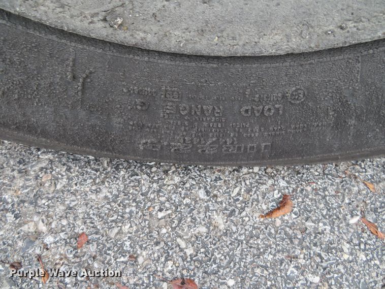 image for item DH0521 1998 International 4900  oil distributor truck