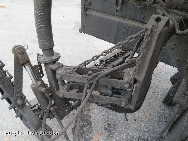 image for item DH0521 1998 International 4900  oil distributor truck