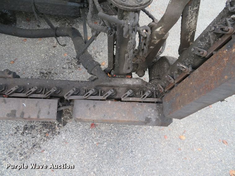 image for item DH0521 1998 International 4900  oil distributor truck