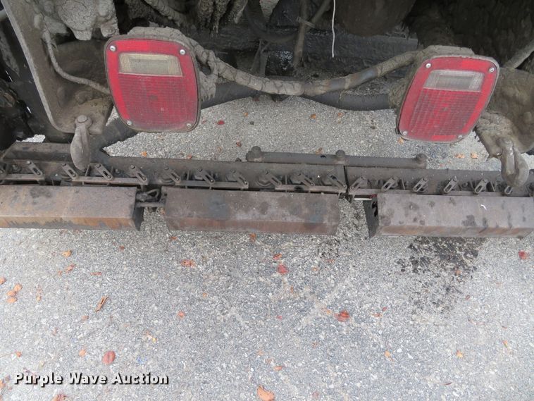 image for item DH0521 1998 International 4900  oil distributor truck