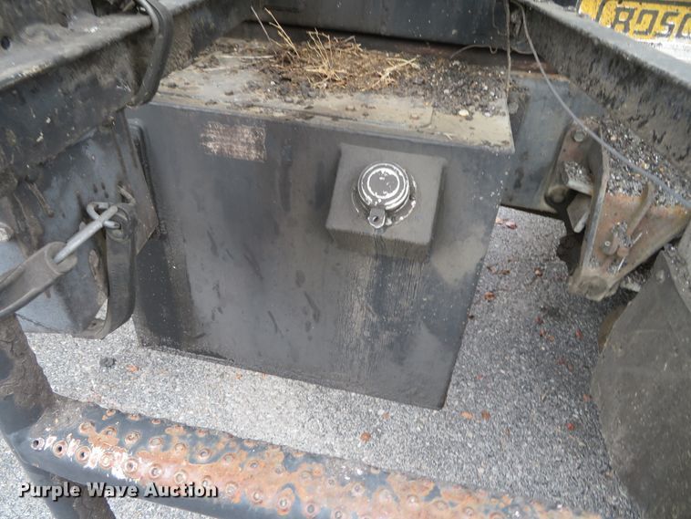 image for item DH0521 1998 International 4900  oil distributor truck