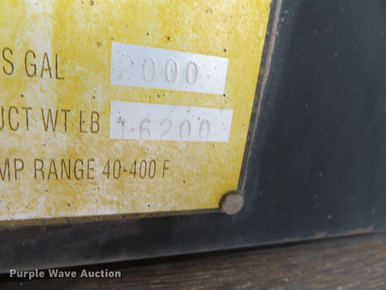 image for item DH0521 1998 International 4900  oil distributor truck