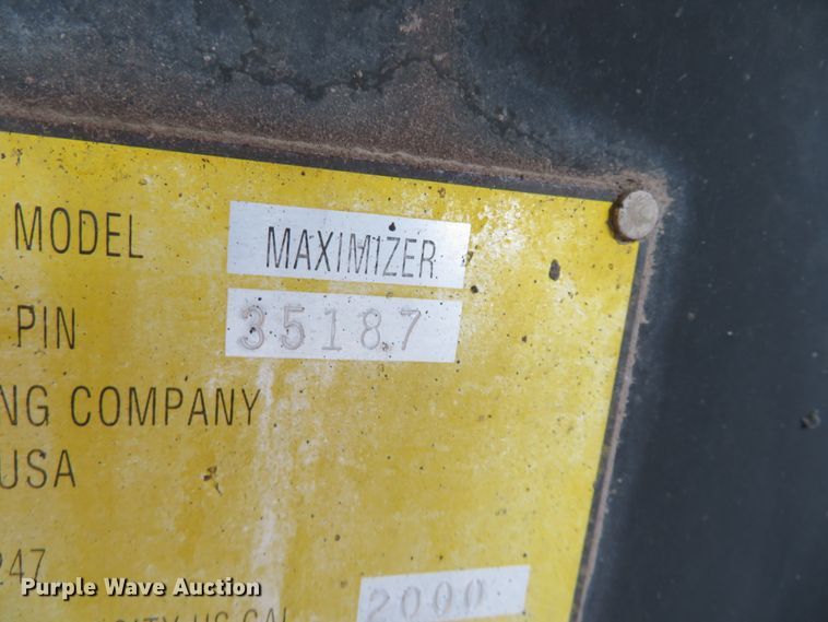 image for item DH0521 1998 International 4900  oil distributor truck