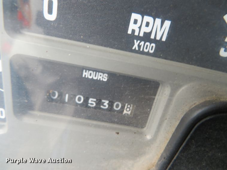 image for item DH0521 1998 International 4900  oil distributor truck