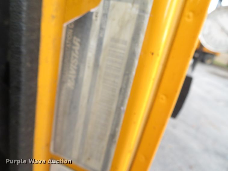 image for item DH0521 1998 International 4900  oil distributor truck