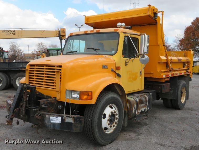 image for item DH0522 2002 International 4900  dump truck