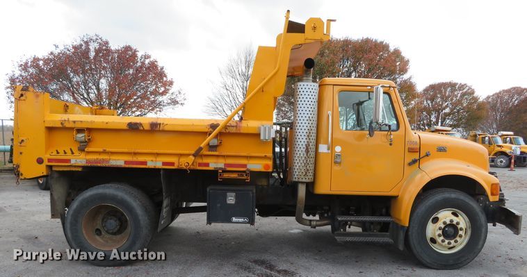 image for item DH0522 2002 International 4900  dump truck
