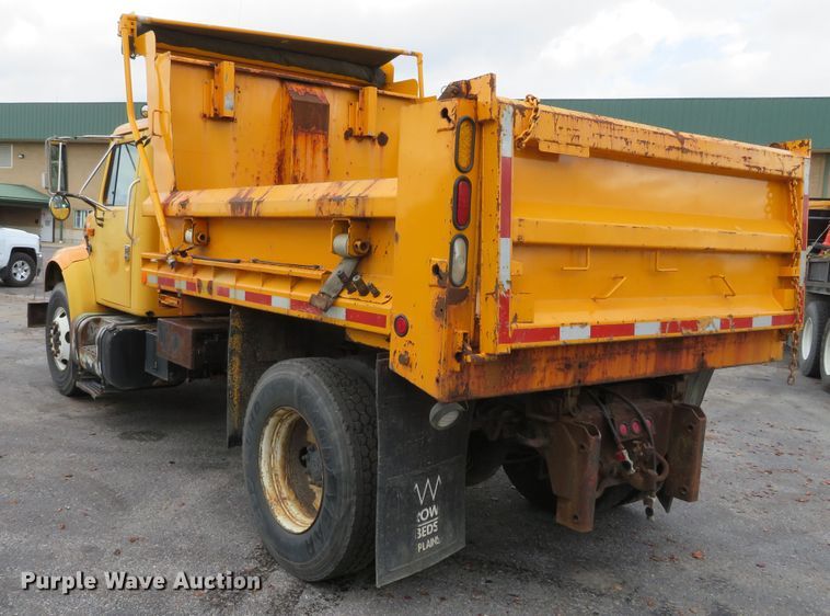 image for item DH0522 2002 International 4900  dump truck