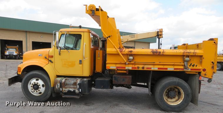 image for item DH0522 2002 International 4900  dump truck