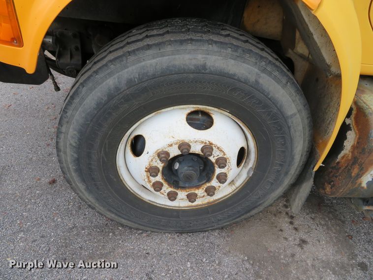 image for item DH0522 2002 International 4900  dump truck