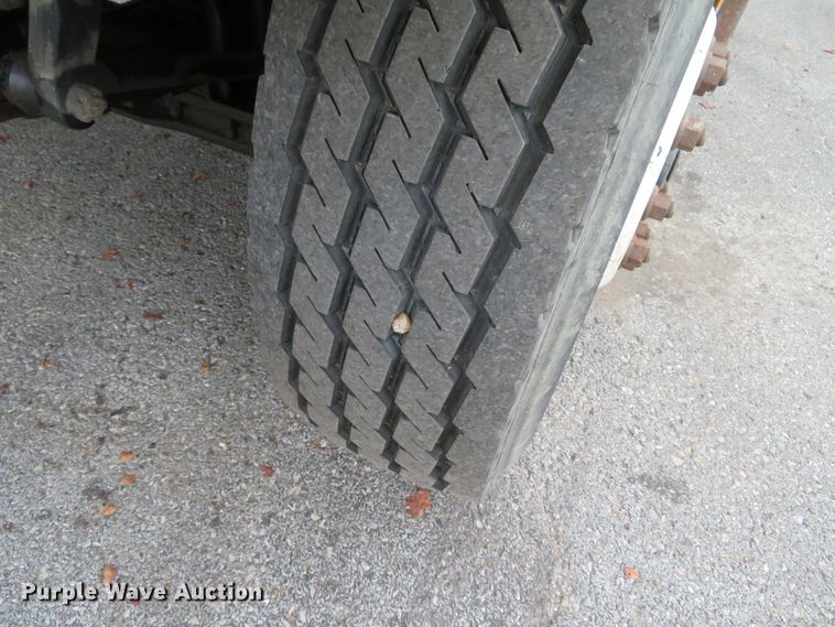 image for item DH0522 2002 International 4900  dump truck