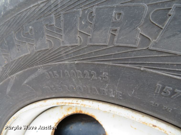 image for item DH0522 2002 International 4900  dump truck