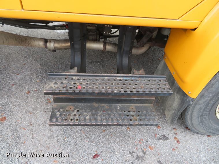 image for item DH0522 2002 International 4900  dump truck