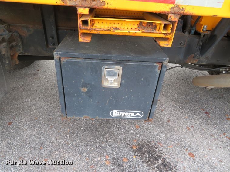 image for item DH0522 2002 International 4900  dump truck