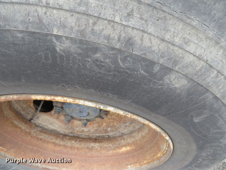 image for item DH0522 2002 International 4900  dump truck