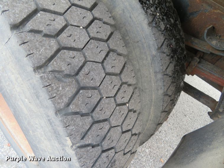 image for item DH0522 2002 International 4900  dump truck