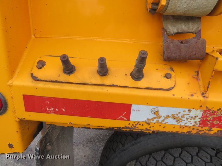 image for item DH0522 2002 International 4900  dump truck