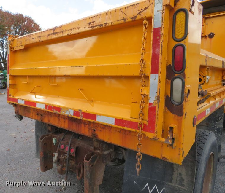 image for item DH0522 2002 International 4900  dump truck