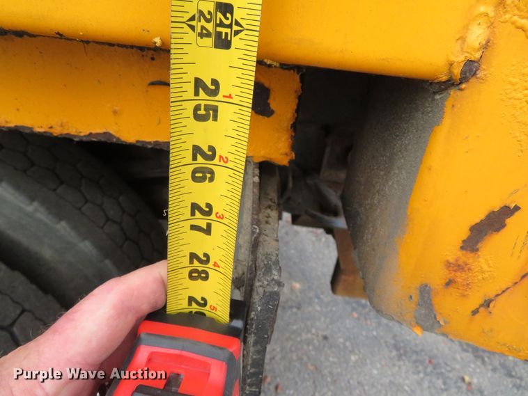 image for item DH0522 2002 International 4900  dump truck