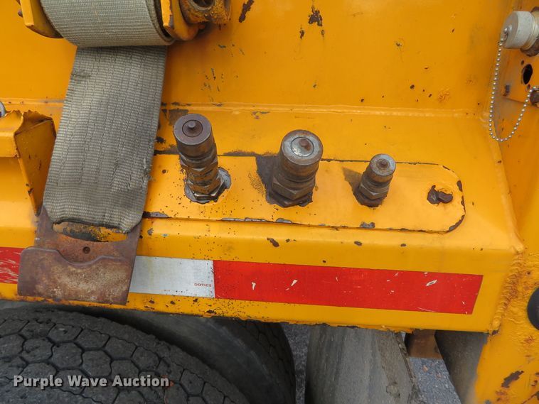 image for item DH0522 2002 International 4900  dump truck