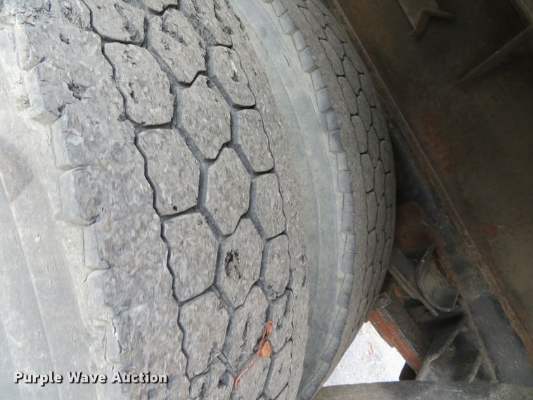 image for item DH0522 2002 International 4900  dump truck