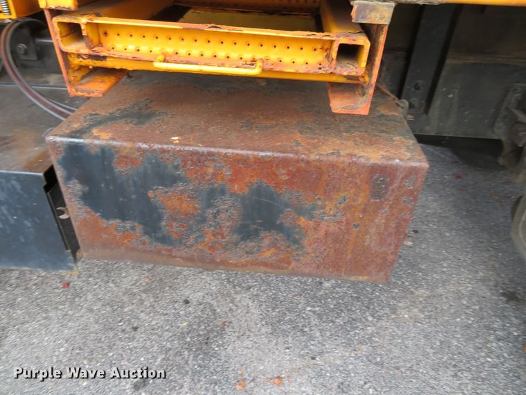 image for item DH0522 2002 International 4900  dump truck