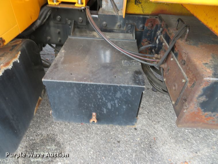 image for item DH0522 2002 International 4900  dump truck