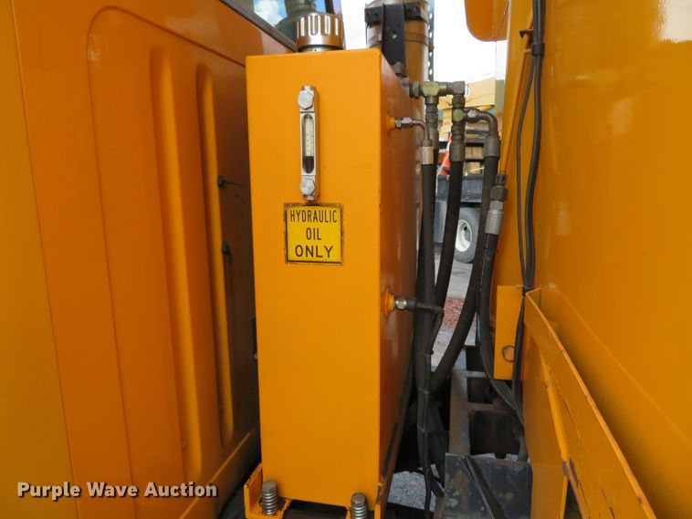 image for item DH0522 2002 International 4900  dump truck