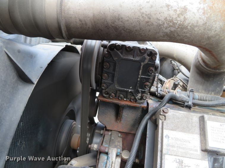 image for item DH0522 2002 International 4900  dump truck