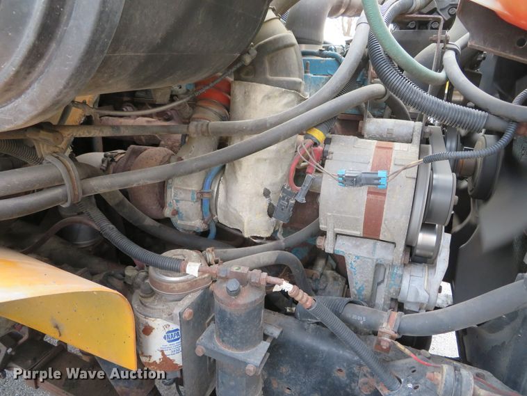 image for item DH0522 2002 International 4900  dump truck