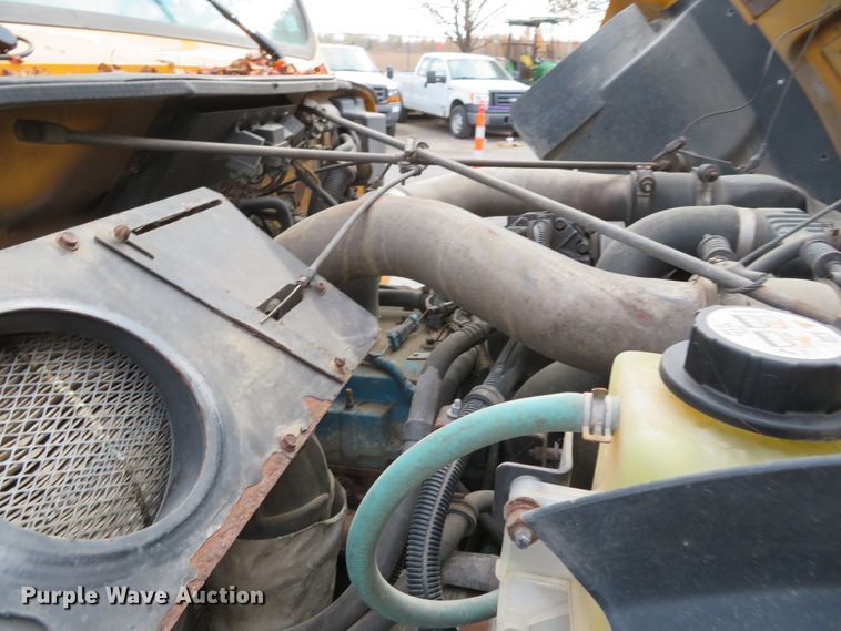 image for item DH0522 2002 International 4900  dump truck