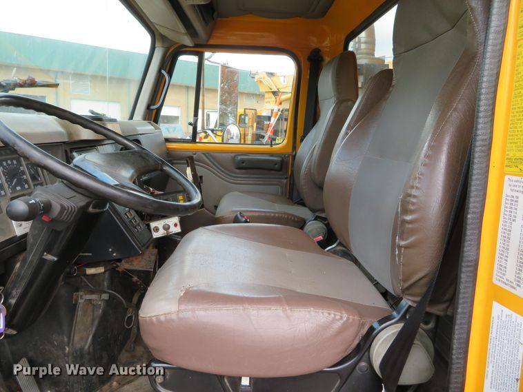 image for item DH0522 2002 International 4900  dump truck