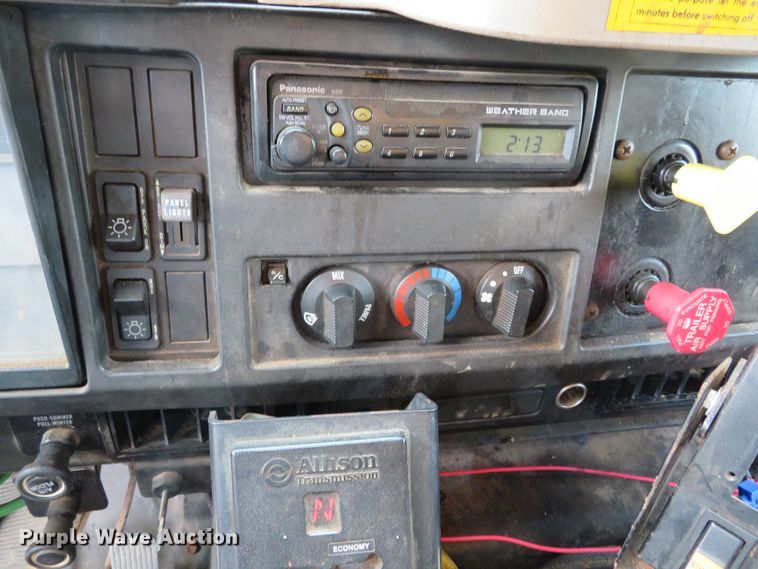 image for item DH0522 2002 International 4900  dump truck