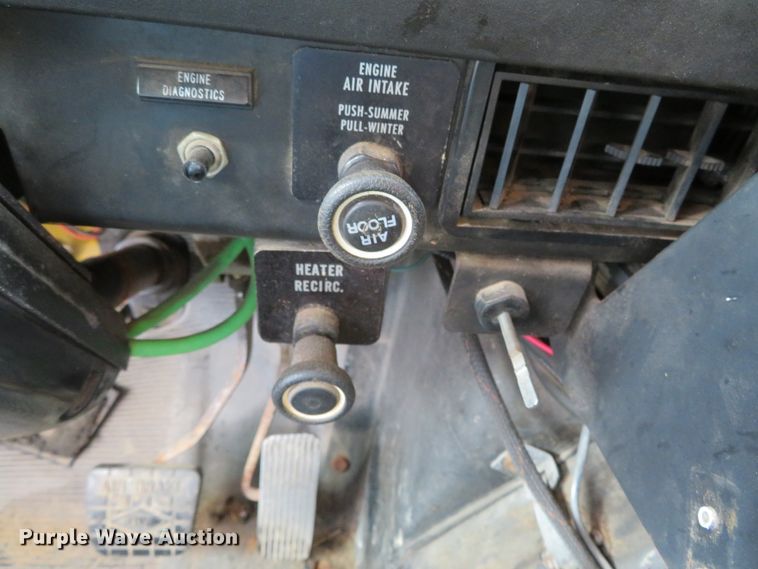 image for item DH0522 2002 International 4900  dump truck