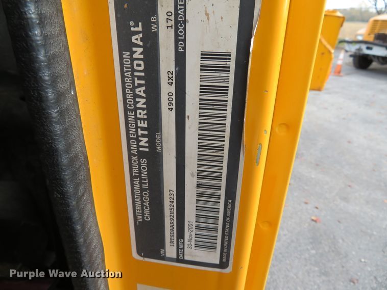 image for item DH0522 2002 International 4900  dump truck