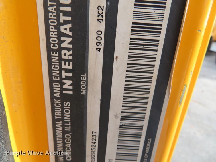 image for item DH0522 2002 International 4900  dump truck