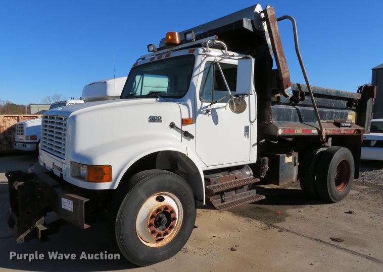 image for item DH0526 2000 International 4900  dump truck
