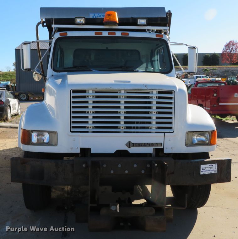 image for item DH0526 2000 International 4900  dump truck