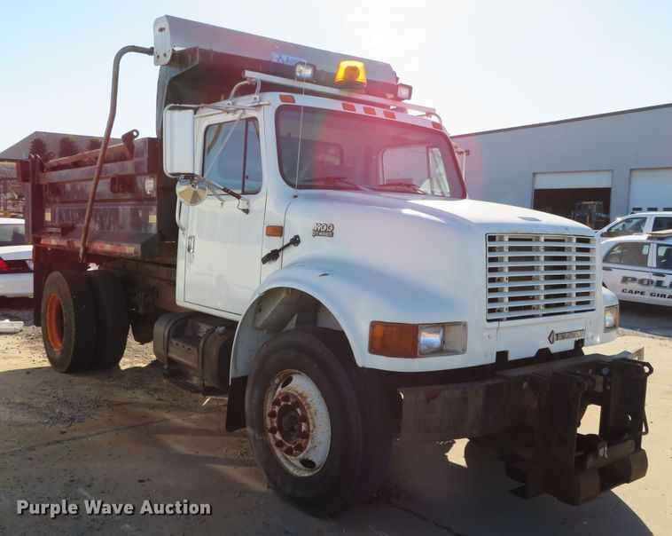 image for item DH0526 2000 International 4900  dump truck