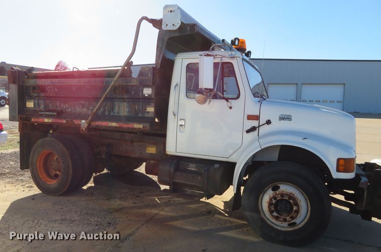 image for item DH0526 2000 International 4900  dump truck