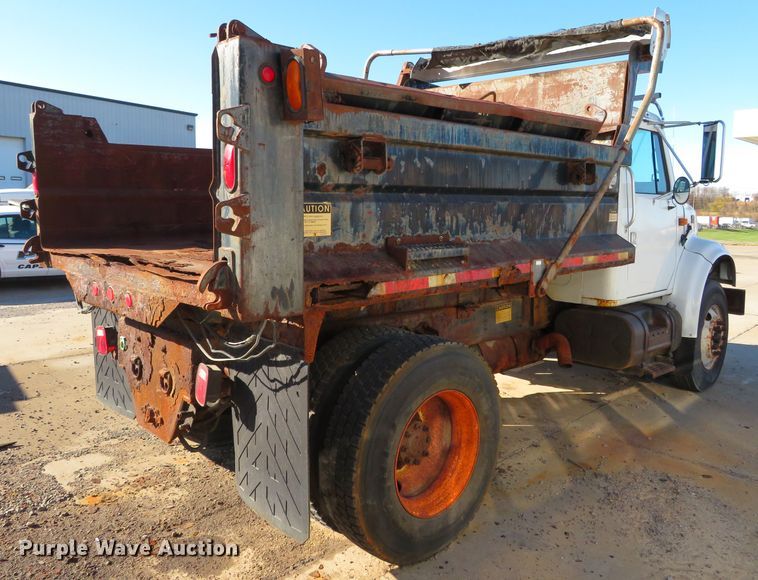 image for item DH0526 2000 International 4900  dump truck