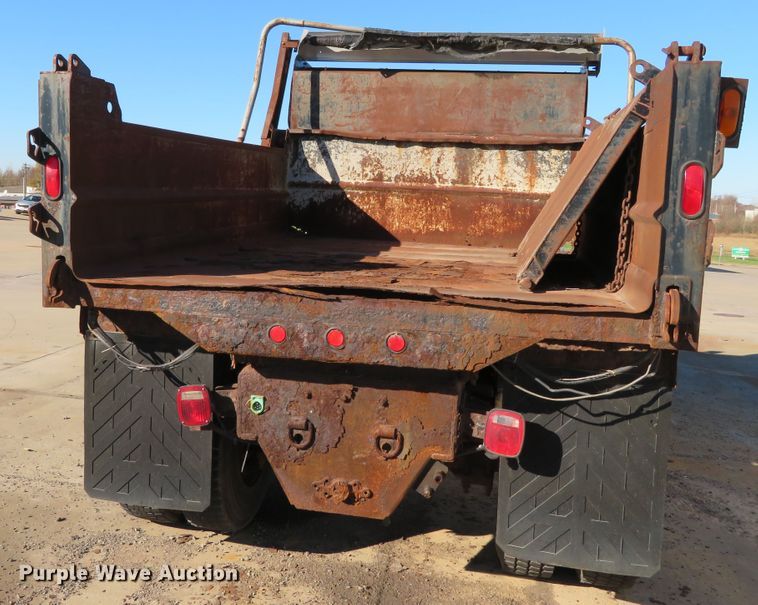 image for item DH0526 2000 International 4900  dump truck